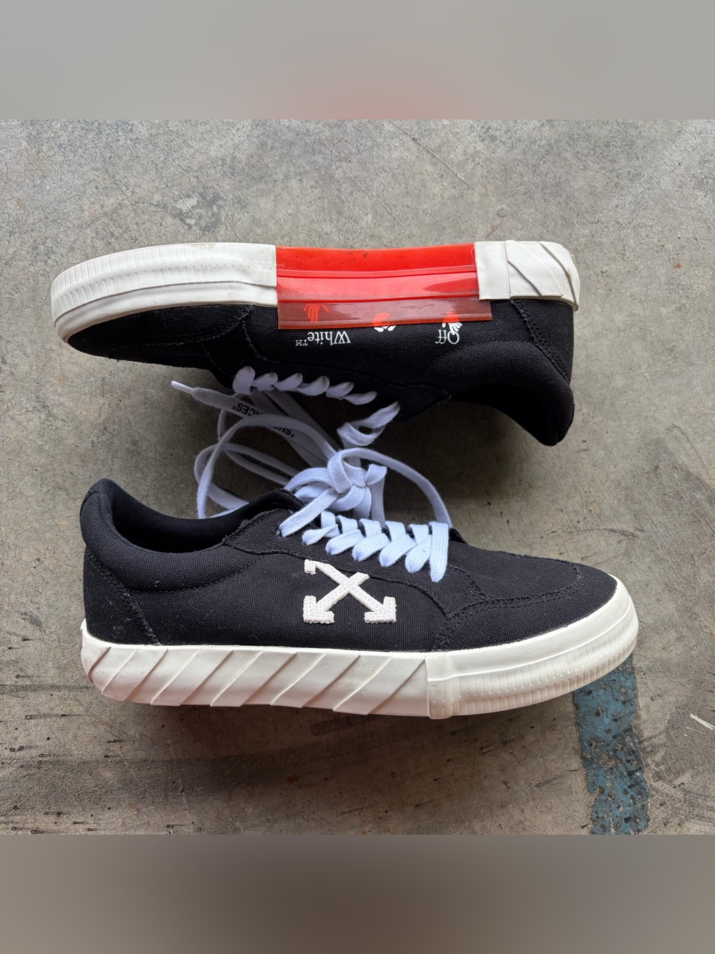 Off White Vulc Low Canvas BlackWhite White